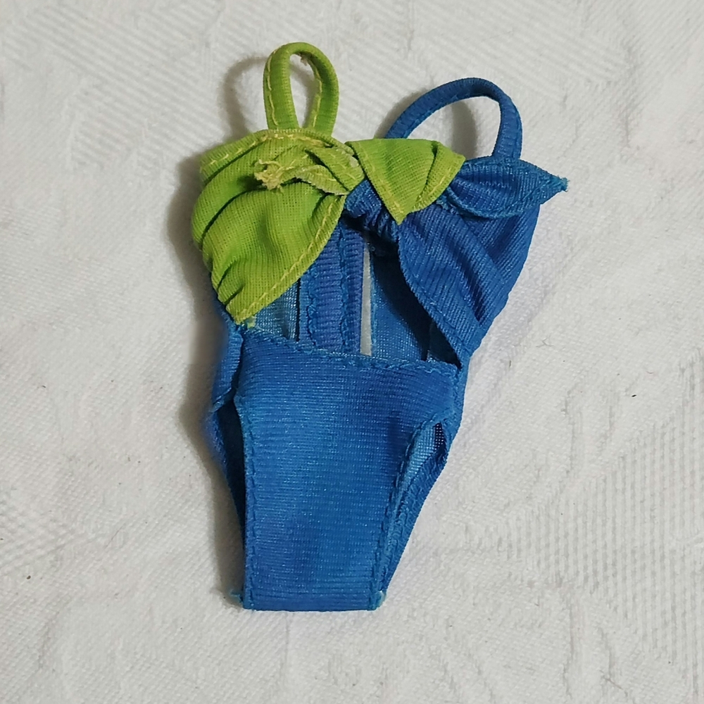 Vintage 1989 Barbie Teresa doll Wet and Wild swim suit